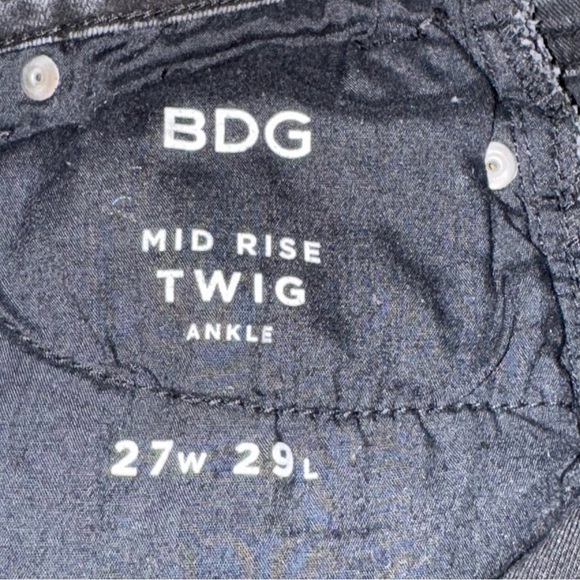 BDG Women’s black Embroidered Mid-Rise Twig Ankle Jeans - Picture 8 of 12